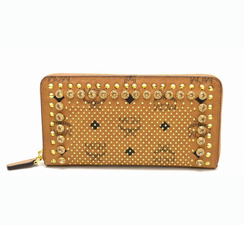 エムシーエム MCM スーパーコピー ロゴグラム ラウンドファスナー 長財布 コニャック キャメル スタッズ ビジュー