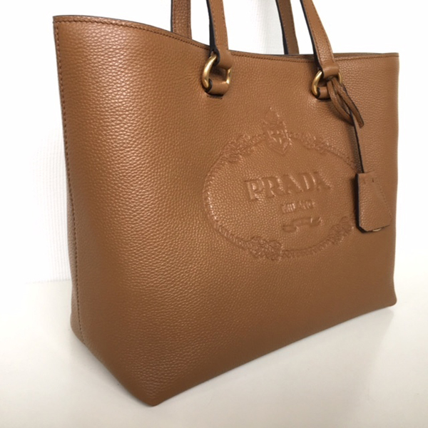 素敵♪♪使える☆《PRADA》プラダスーパーコピー 刻印ロゴVIT.DAINO トート 色々カラー 1BG100 