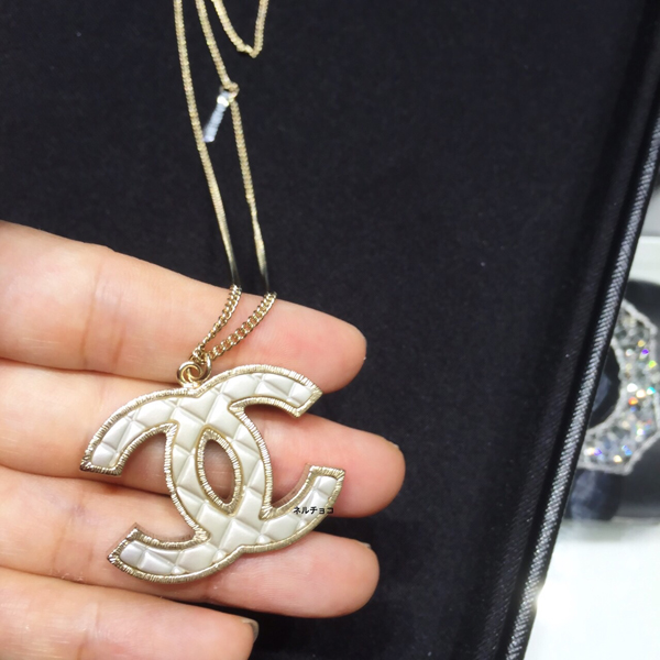 《新作限定 華やかエレ女》2016春夏新作 CHANEL シャネルスーパーコピー メタル、プレキシ&レジンコスチュームネックレス
