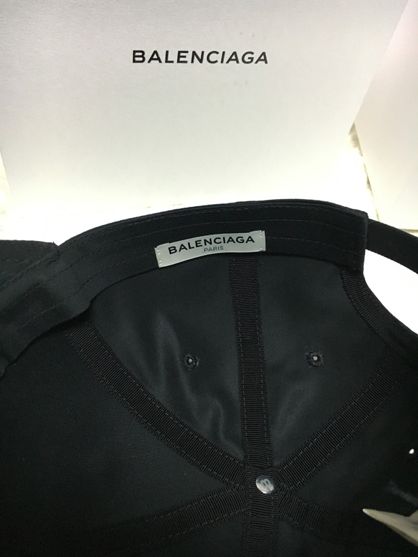 国内入荷済！関税送料込【BALENCIAGA】バレンシアガ スーパーコピー 大人気のロゴキャップ 黒