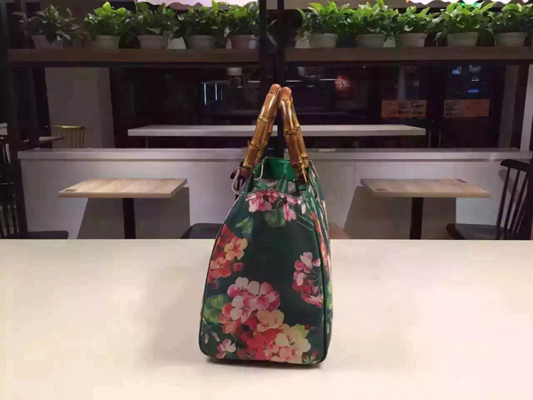 ★2016新作ブルームス★GUCCI グッチコピー レザートートバッグ 323660CWB1N 5789