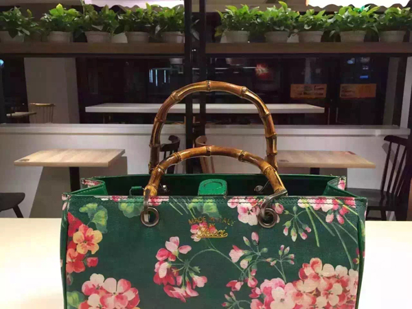 ★2016新作ブルームス★GUCCI グッチコピー レザートートバッグ 323660CWB1N 5789