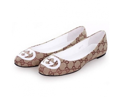 グッチGUCCI フラットシューズ グッチ スニーカー ベージュ 2033