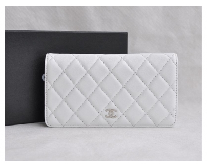 シャネル CHANEL カーフスキンマトラッセ二つ折り長財布 A31509 ホワイト