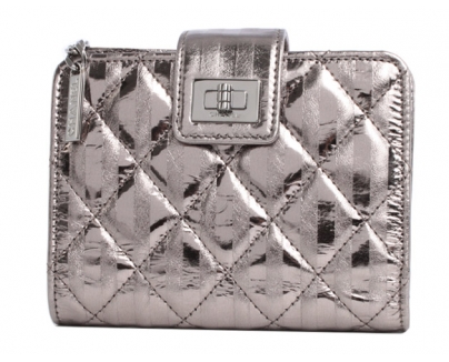 シャネル スーパーコピー CHANEL キルティング＆ストライプ 二つ折財布 メタリックシルバー A39330
