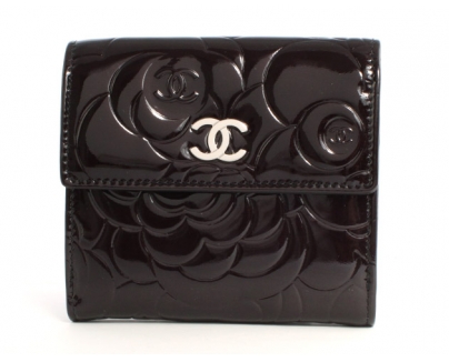 シャネル スーパーコピー CHANEL カメリア エナメル 二つ折財布 ブラック＆シルバー A47422