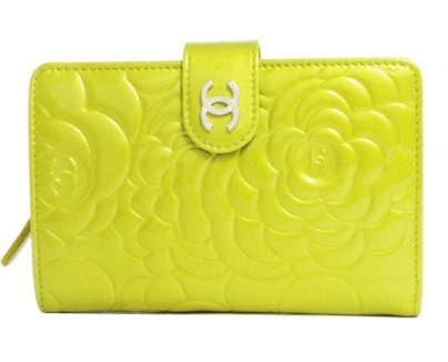 シャネル スーパーコピー CHANEL カメリア エナメル 二つ折財布 ライムグリーン＆シルバー A50087