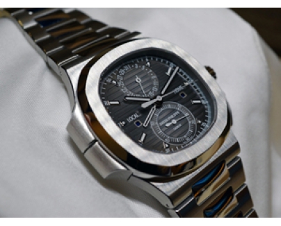 パテックフィリップ ノーチラス トラベルタイム クロノグラフ 5990/1A-001