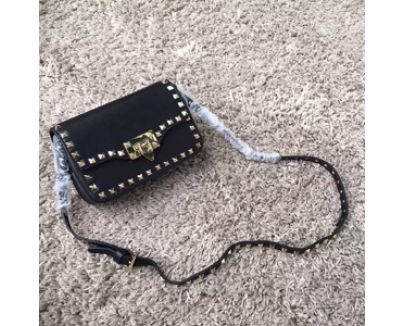 ★定番新入荷★Valentino ヴァレンティノスーパーコピーロックスタッズショルダーバッグ