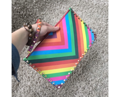 スタッズ付き★"Rockstud" Leather クラッチ★Valentino ヴァレンティノスーパーコピー★ IW5B03100NWB