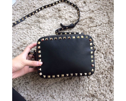 2016新作 Valentino ヴァレンティノスーパーコピー ロックスタッズ ショルダー 黒