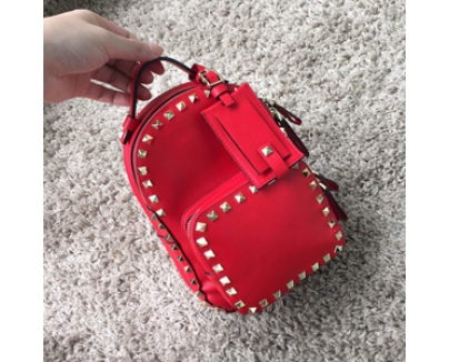 2016AW Valentino ヴァレンティノスーパーコピー★ 人気のロックスタッズバックパック ミニ Red