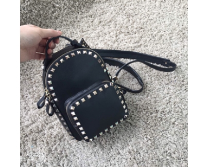 2016新作 Valentino ヴァレンティノスーパーコピー　RockStud leather mini backpack