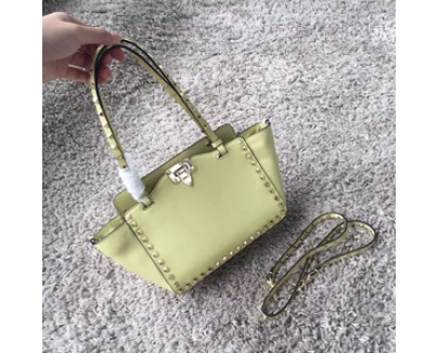 【Valentino ヴァレンティノスーパーコピー】15SS Rockstud/Sライトイエロー IW9B3399NWB