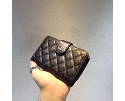 2016最新作 Chanel シャネルスーパーコピー マトラッセライン ラムスキン 二つ折財布  A486089