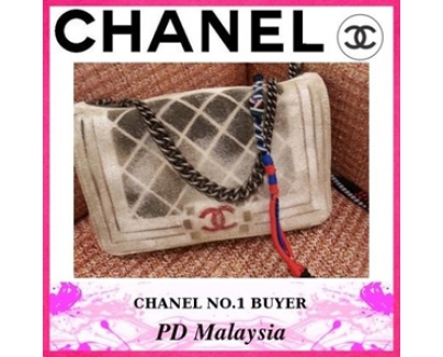 【CHANEL】2016年春夏シャネルスーパーコピー　★2016SS★キャンバス生地にだまし絵が描かれたレアなボーイバックA69828