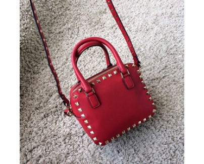2015-16年秋冬 Valentino ヴァレンティノスーパーコピー ロックスタッズショルダーバッグ