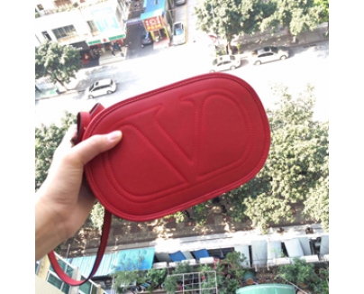 2016SS ★Valentino クロスボディバッグ ヴァレンティノスーパーコピーRed 人気復刻モデルIW2B0844 VIT N50