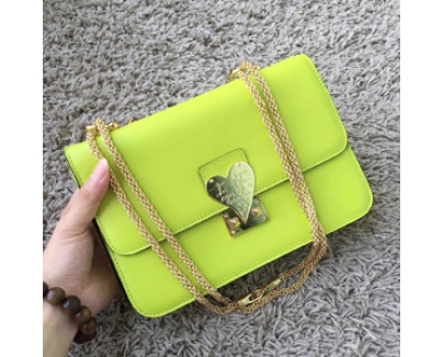 2016AW セレブ愛用者多数☆Valentino ヴァレンティノスーパーコピー☆ Lemon Yellow L'Amour Leather Shoulder Bag