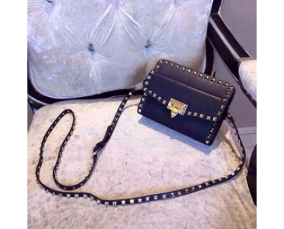 2016新作 セレブ愛用 ∞∞Valentino ヴァレンティノスーパーコピー∞∞ Rockstudショルダーバッグ☆