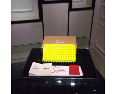 2016春夏物最新作多数!セレブ モデル愛用者多数 Christian Louboutin クリスチャン ルブタンコピー☆Panettone Spikes Wallet ☆レディースウォレット/財布 C16579