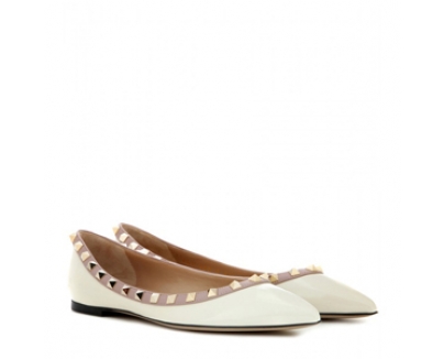 2016新作 Valentino ヴァレンティノスーパーコピー今度こそget！パテントアイボリーRockバレリーナ