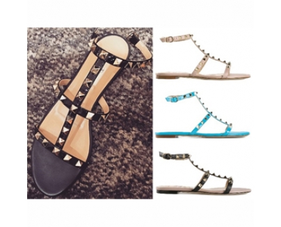 【梨花さん愛用】2016新作 Valentino ヴァレンティノスーパーコピー(ヴァレンティノ)☆スタッズサンダル