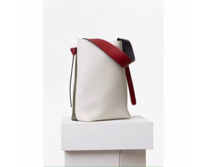 2016新着 CELINE セリーヌ コピー ツイステッド カバ スモール / シャイニースムースカーフスキン （ホワイト & アーモンド）177053A90.01BD