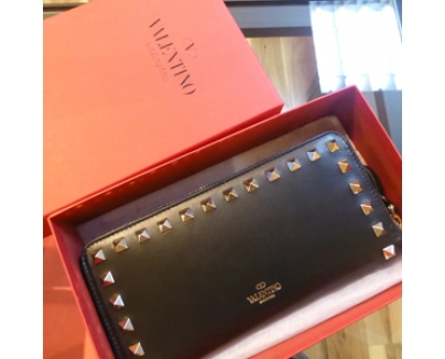 19 2016-17AW 【VALENTINO】ヴァレンティノスーパーコピー ロックスタッド ラウンド長財布 JW0P0645