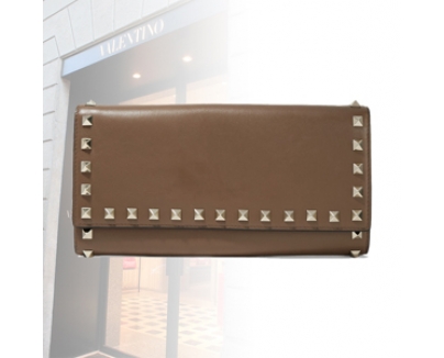 2017新作 ヴァレンティノスーパーコピー VALENTINO☆ロックスタッズレザーウォレット