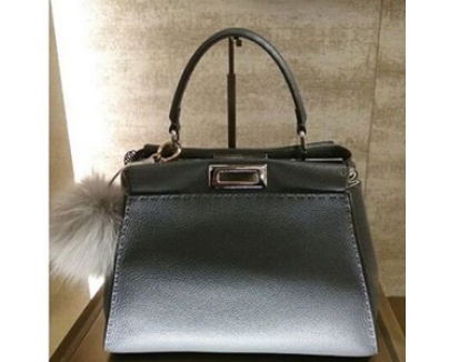 FENDIフェンディスーパーコピー★人気　SELLERIA PEEKABOO レギュラーサイズ グレー8BN290Q0JF0N9A