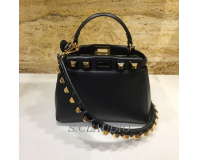 ☆FENDIフェンディスーパーコピー☆ MINI PEEKABOO スタッズ付き♪ ナッパ ハンドバッグ8BN2449DTF0KUR