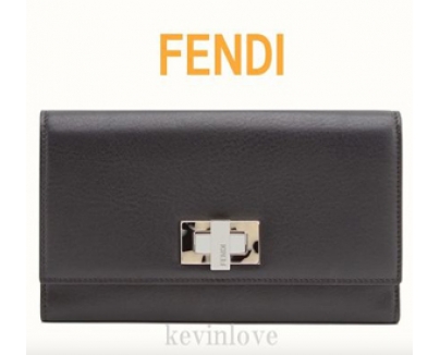 新作！FENDIフェンディスーパーコピー☆ツイストロックがお洒落なピーカブー ウォレット黒