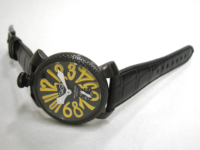 ガガ･ミラノ マニュアル 48mm 手巻き 5016.2 ブラック皮（ブラックステッチ） ブラックカーボン/イエローアラビア