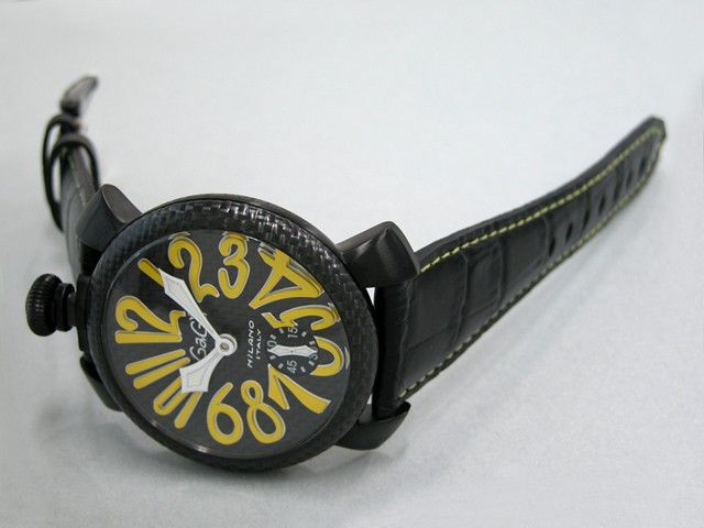 ガガ･ミラノ マニュアル 48mm 手巻き 5016.2 ブラック皮（イエローステッチ） ブラックカーボン/イエローアラビア
