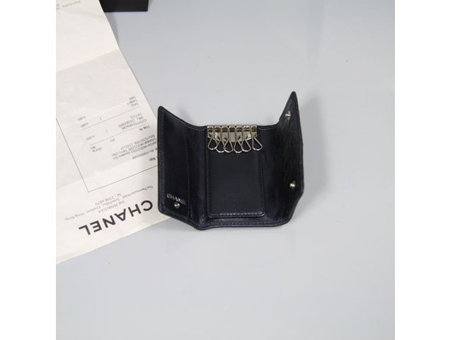 CHANEL シャネル ダークブルーラムスキンキーケースカンボンライン 26723