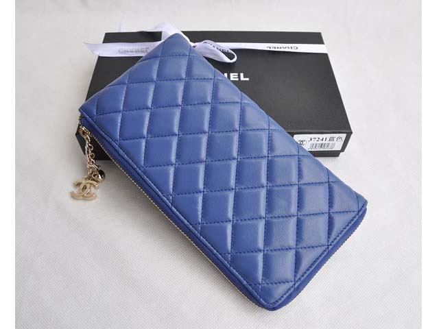 CHANELシャネル 2011年春夏新作CCマーク財布 レッド 203