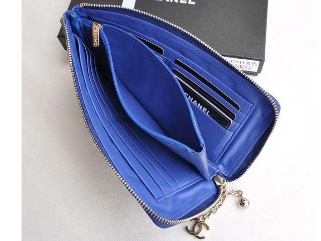 CHANELシャネル 2011年春夏新作CCマーク財布 レッド 203