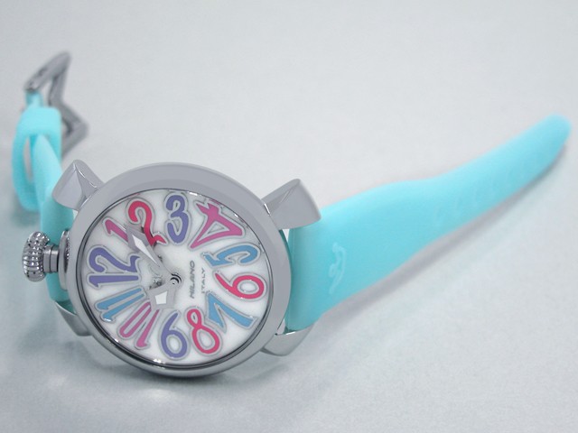 ガガ･ミラノ マニュアル 40mm クォーツ 5020.7 ライトブルーラバー ホワイトシェル/バイオレットカラーアラビア