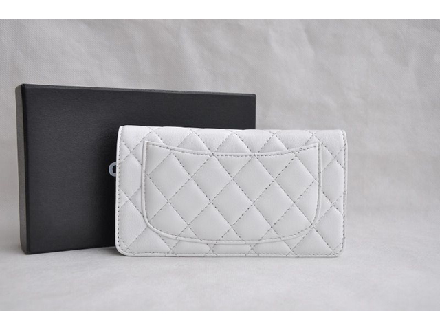シャネル CHANEL カーフスキンマトラッセ二つ折り長財布 A31509 ホワイト