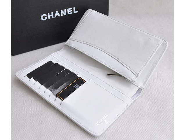 シャネル CHANEL カーフスキンマトラッセ二つ折り長財布 A31509 ホワイト