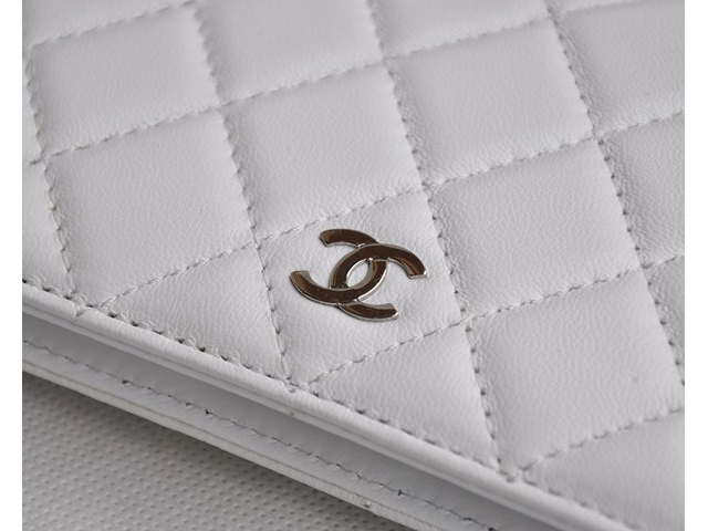 シャネル CHANEL カーフスキンマトラッセ二つ折り長財布 A31509 ホワイト