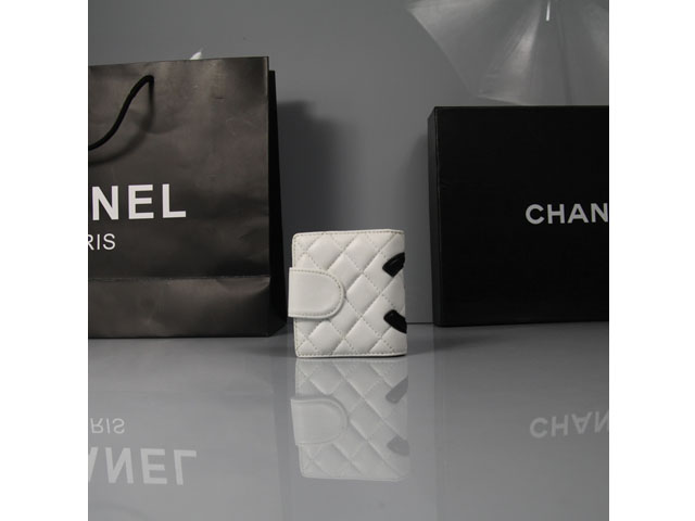 CHANEL シャネル ホワイト ラムスキン カンボンライン 短財布 AN1054