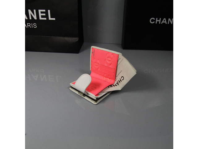 CHANEL シャネル ホワイト ラムスキン カンボンライン 短財布 AN1054