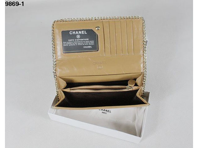シャネルスーパーコピー CHANELスタッズ付き財布 ベージュ 9869-3