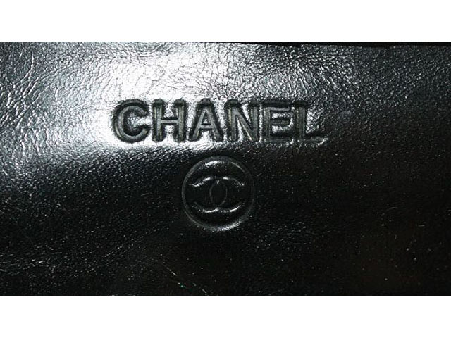 シャネルスーパーコピー CHANELスタッズ付き財布 ブラック 9869-2