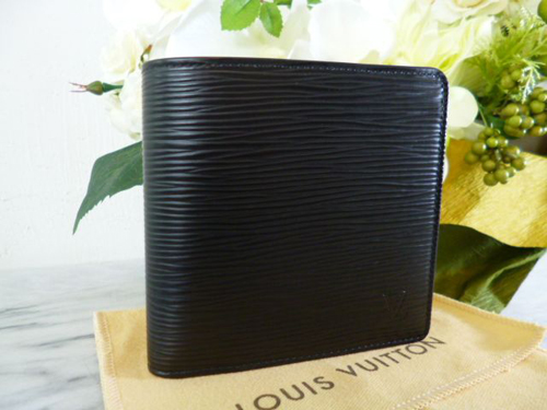 ルイヴィトンLOUIS VUITTONエピ二つ折り財布マルコ黒M63652