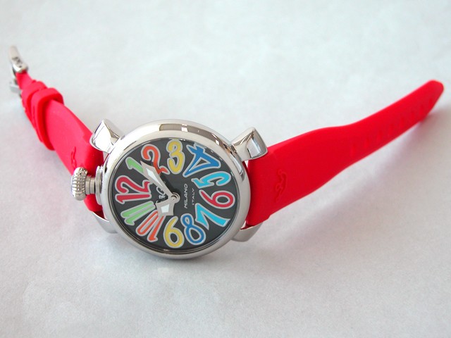 ガガ･ミラノ マニュアル 40mm クォーツ 5020.2 レッドラバー ブラックシェル/マルチカラーアラビア